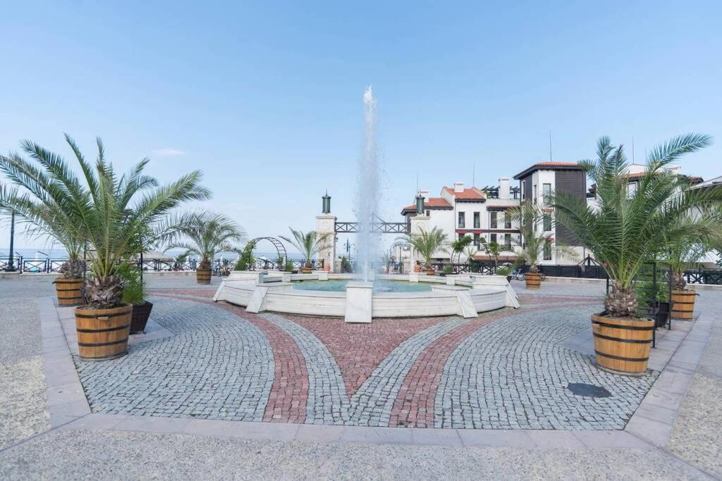 Apartment In The Picturesque Oasis Resort & Spa Лозенец Экстерьер фото