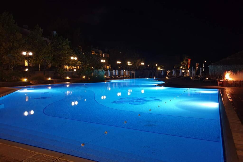 Apartment In The Picturesque Oasis Resort & Spa Лозенец Экстерьер фото