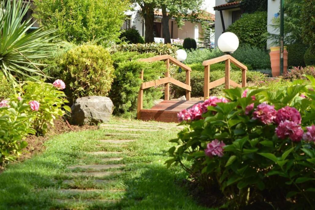 Apartment In The Picturesque Oasis Resort & Spa Лозенец Экстерьер фото