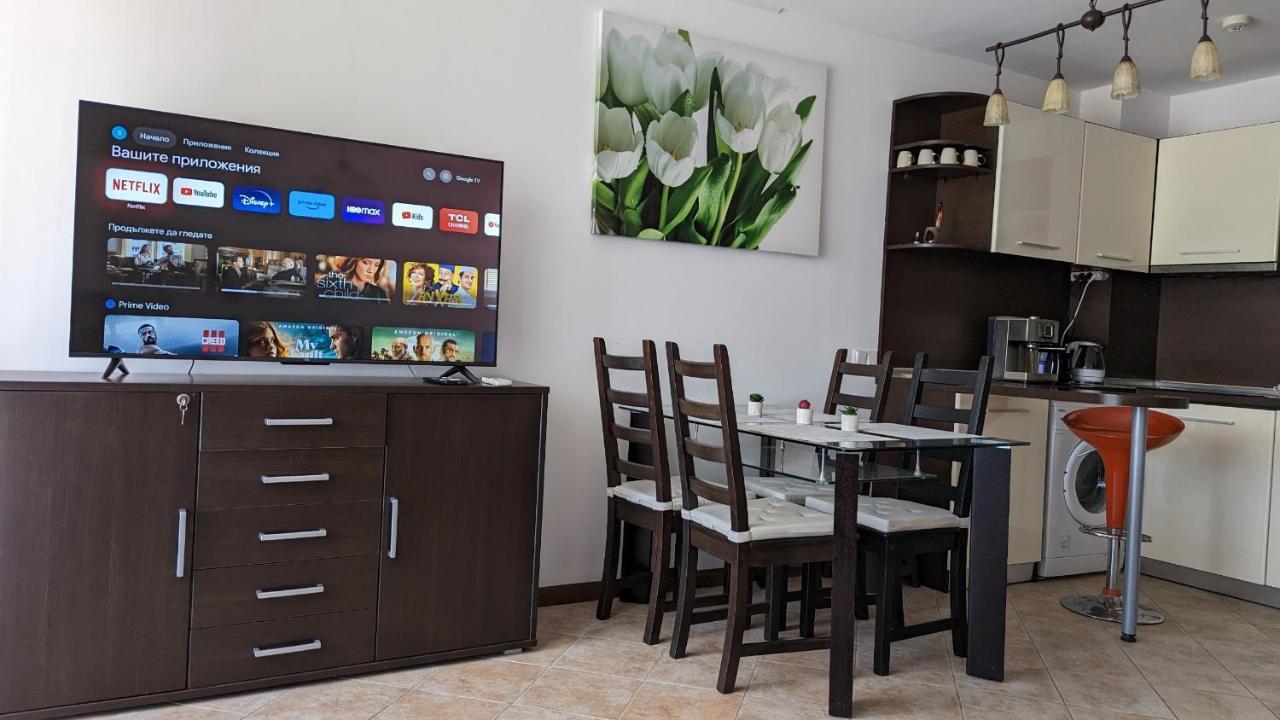 Apartment In The Picturesque Oasis Resort & Spa Лозенец Экстерьер фото